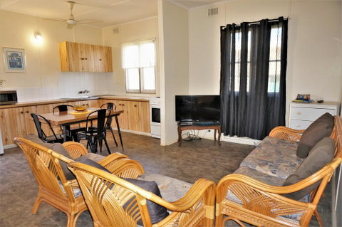 Exmouth Villas Unit 29 - Affordable 3 Bedroom Villa With A Great Location - Accommodation Bookings 2
