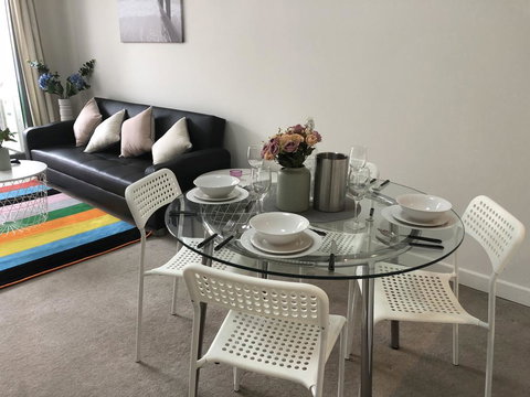 Exquisite Family Home +Parking, Close To CBD - Accommodation Bookings 2