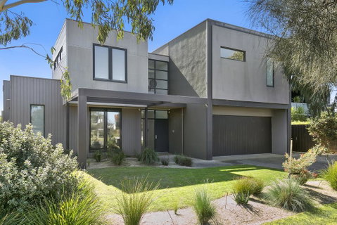 Fabulous Home - Families Only - Accommodation Bookings 1