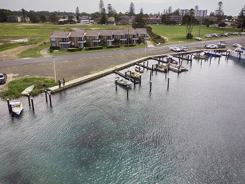 Fairholme 5, Opposite Lake - Accommodation Bookings 1