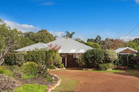 Family Friendly Holiday Haven - Accommodation Bookings 1