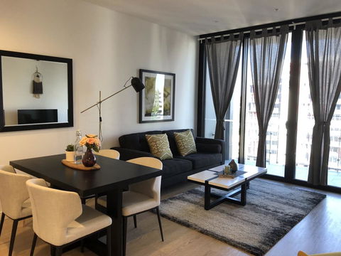 Family Home -Best Of South Bank With Car Park - Accommodation Bookings 1