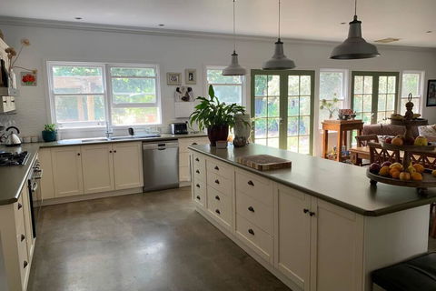 Farm House At The Gateway To The King Valley - Accommodation Bookings 3