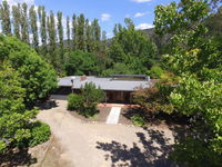 Farrington House - On the banks of the Ovens River