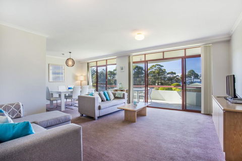Fathoms 8 - Mollymook - Accommodation Bookings 3