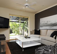 Feathers Serviced Townhouse