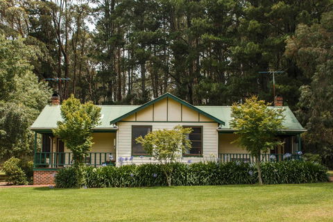Federation Gardens & Possums Hideaway - Accommodation Bookings 0