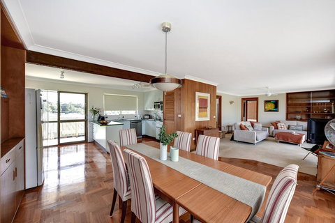 Fi's Relaxing Beach House - Accommodation Bookings 1