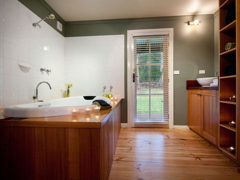 Finlie - Accommodation Bookings 0