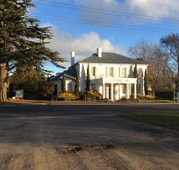 Fitzpatricks Inn - Accommodation Bookings