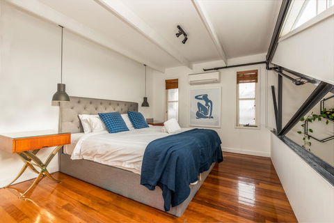 Fitzroy Converted Warehouse Penthouse - Accommodation Bookings 1