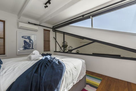 Fitzroy Converted Warehouse Penthouse - Accommodation Bookings 3