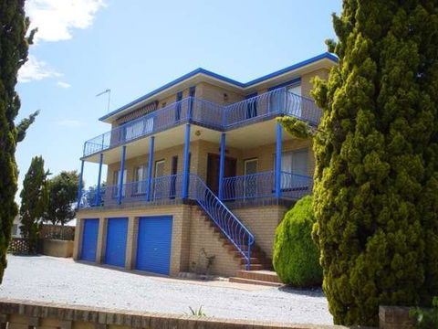 Flat 2 - 3 Bay Lane - Accommodation Bookings 0