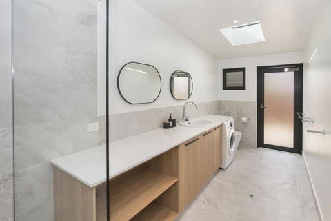 FortyTwo Mini - Accommodation Bookings 1
