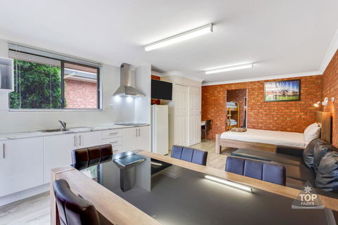 Fossicker Caravan Park - Accommodation Bookings 1