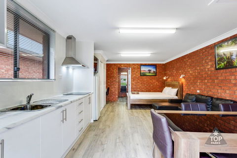 Fossicker Caravan Park - Accommodation Bookings 0