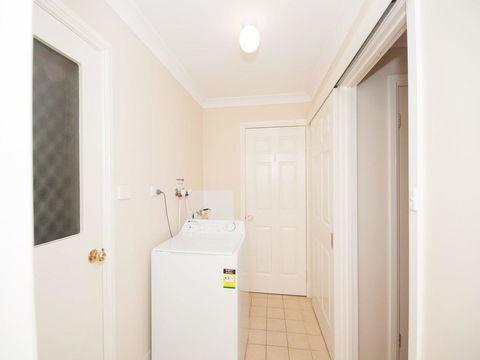 Four Bedroom Quality Townhouse - Accommodation Bookings 3