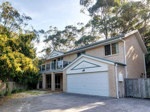 Four Bedroom Quality Townhouse - Accommodation Bookings 0