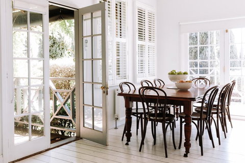 French Cottage 1854 With Stunning Alfesco Garden - Accommodation Bookings 2