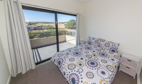 Front 9 Then Dine - 3/61 St Andrews Boulevard - Accommodation Bookings 1