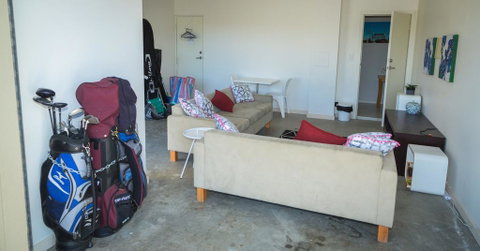 Front 9 Then Dine - 3/61 St Andrews Boulevard - Accommodation Bookings 3