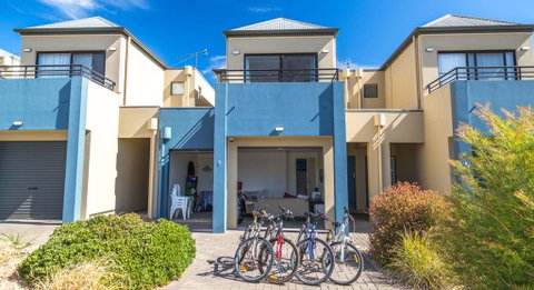 Front 9 Then Dine - 3/61 St Andrews Boulevard - Accommodation Bookings 0
