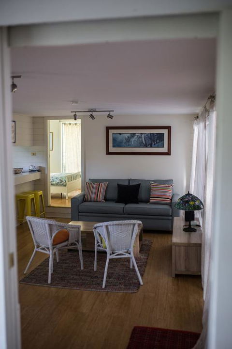 Funky Flat On Acreage - Accommodation Bookings 3