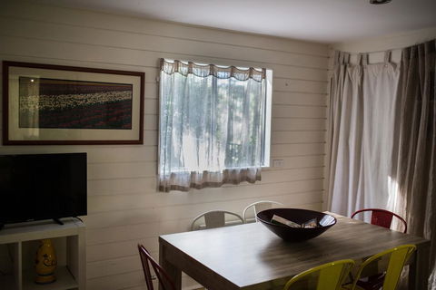 Funky Flat On Acreage - Accommodation Bookings 2
