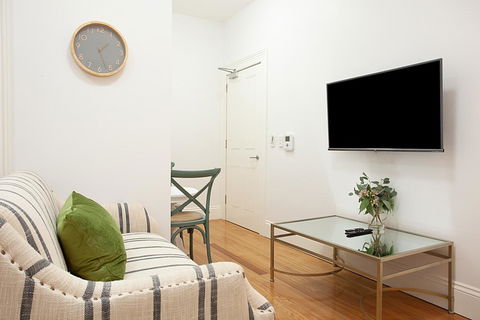 Funky Inner West Studio With Patio, 20 Min From CBD - Accommodation Bookings 2