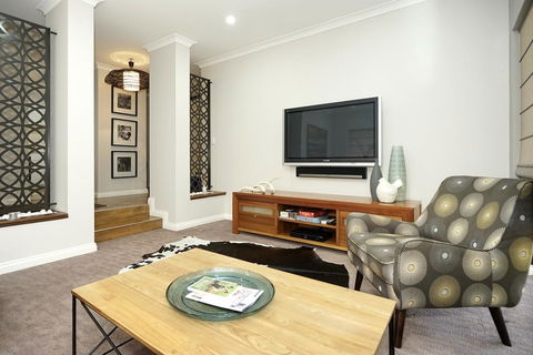 Garden City Luxury Apt - Accommodation Bookings 1