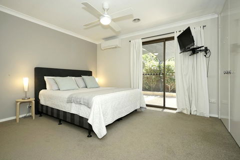 Garden City Luxury Apt - Accommodation Bookings 3
