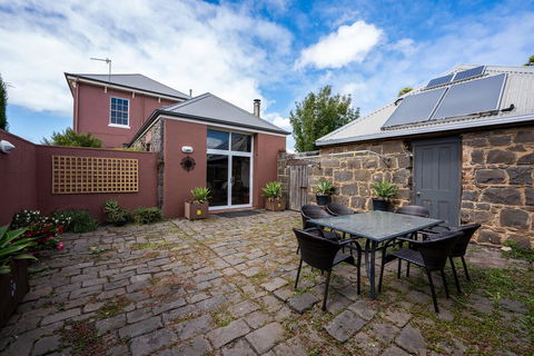 Georgia - Accommodation Bookings 1