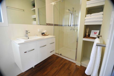 Gisborne Peak Winery Cottages - Accommodation Bookings 3