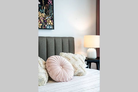 Glamorous RiverView Spacious 1BR - Accommodation Bookings 1