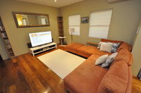 Glebe Self-Contained Modern One-Bedroom Apartment 47ROS
