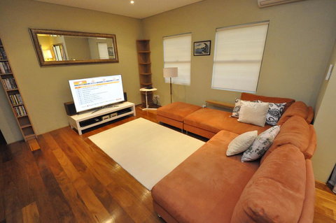 Glebe Self-Contained Modern One-Bedroom Apartment (47ROS) - Accommodation Bookings 0