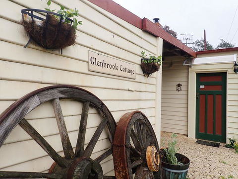 Glenbrook House & Cottage - Accommodation Bookings 0