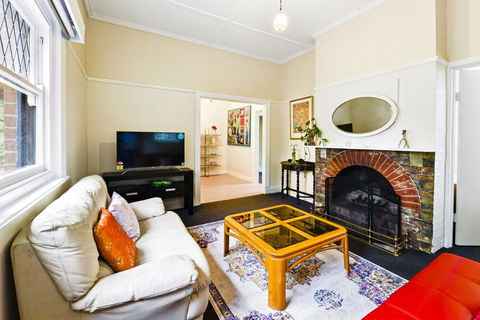 GlenIris Beautiful 6BedderFamily House+2Bath+Pool - Accommodation Bookings 2
