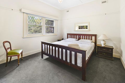 GlenIris Beautiful 6BedderFamily House+2Bath+Pool - Accommodation Bookings 3