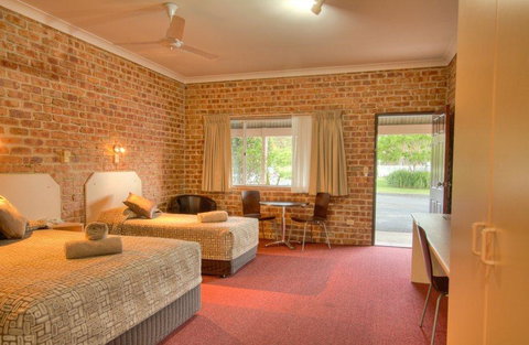 Country Lodge Motel - Accommodation Bookings 2