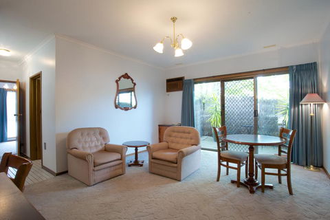 Golden Grain Motor Inn - Accommodation Bookings 0
