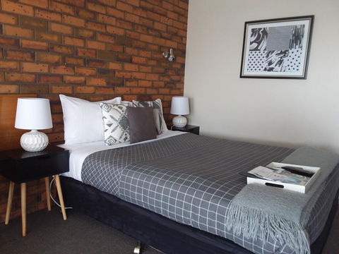 Golden Palms Motel - Accommodation Bookings 2
