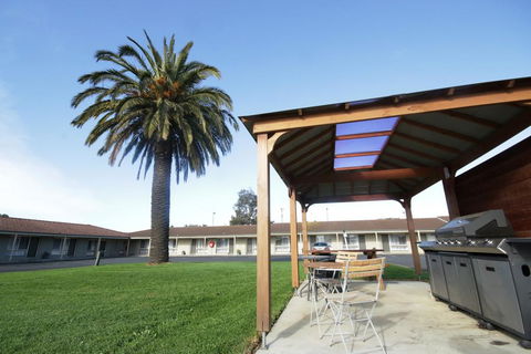 Golden Palms Motel - Accommodation Bookings 0