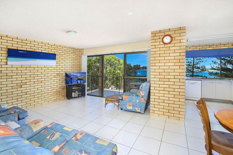 Golden Shores U8, 21 Landsborough Parade - Accommodation Bookings 2