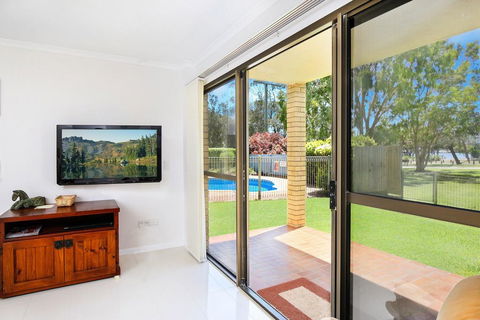 Golden Shores Unit 1, 21 Landsborough Parade - Accommodation Bookings 2