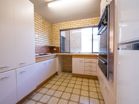 Golden Shores Unit 3, 21 Landsborough Parade - Accommodation Bookings 2