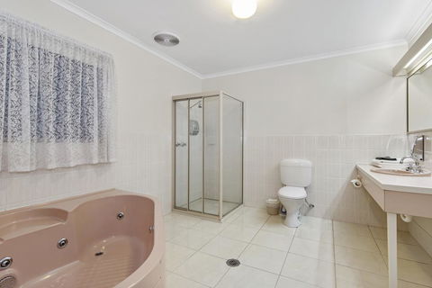 Golden Square Motor Inn - Accommodation Bookings 3