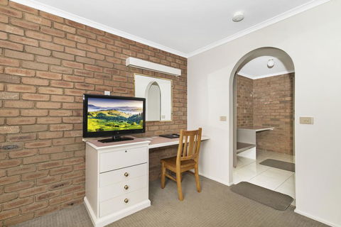 Golden Square Motor Inn - Accommodation Bookings 1