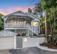 Gorgeous home 3 mins to Strand - Accommodation Bookings