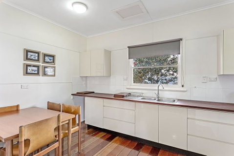 Government Road, 102 - Accommodation Bookings 3
